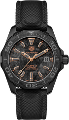 TAG Heuer Aquaracer 300M Uomo 41 mm Titanio e Carbonio PVD Quadrante Carbonio Lunetta Girevole in Carbonio Vetro Zaffiro Calibre 5 Automatico Data Cinturino Nylon Nero 30 ATM Swiss Made Ref. WBD218A.FC6445