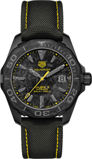 Orologio subacqueo TAG Heuer Aquaracer nero PVD con quadrante carbonio e cuciture gialle