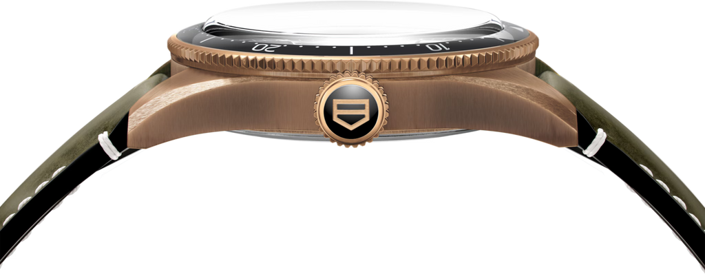 Orologio TAG Heuer: profilo in bronzo con corona e lunetta girevole in dettaglio