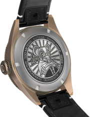 Orologio TAG Heuer con fondello inciso e cinturino in pelle nera