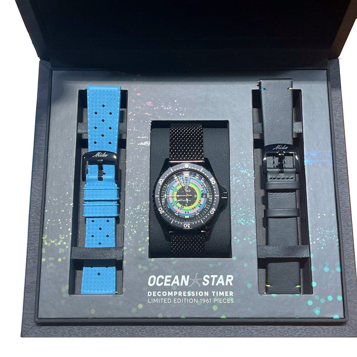 Cofanetto con orologio nero e cinturini intercambiabili azzurri e neri