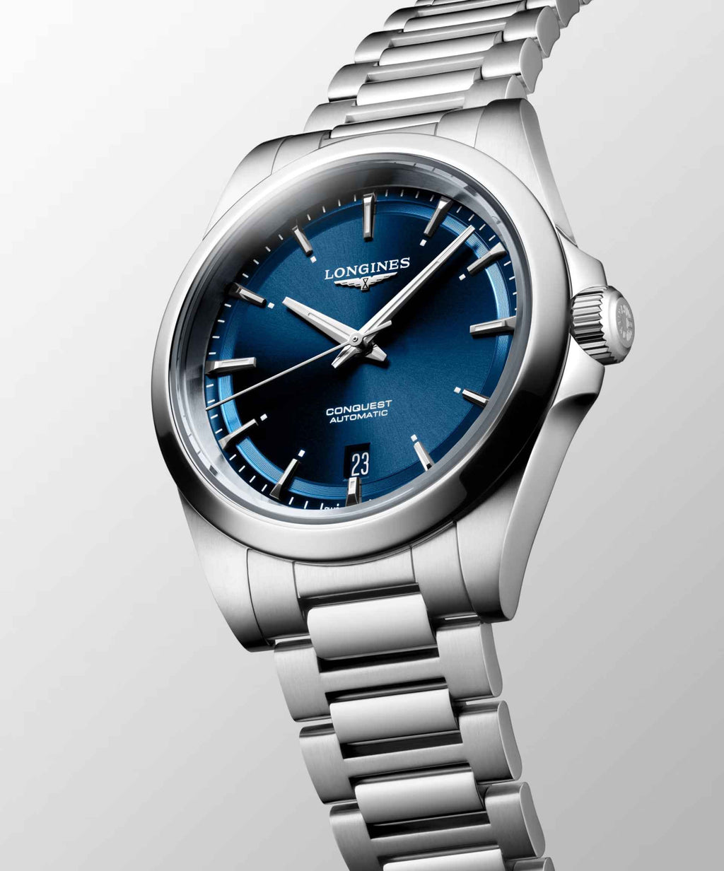 Orologio Longines Conquest 38 mm in acciaio, quadrante blu e corona laterale