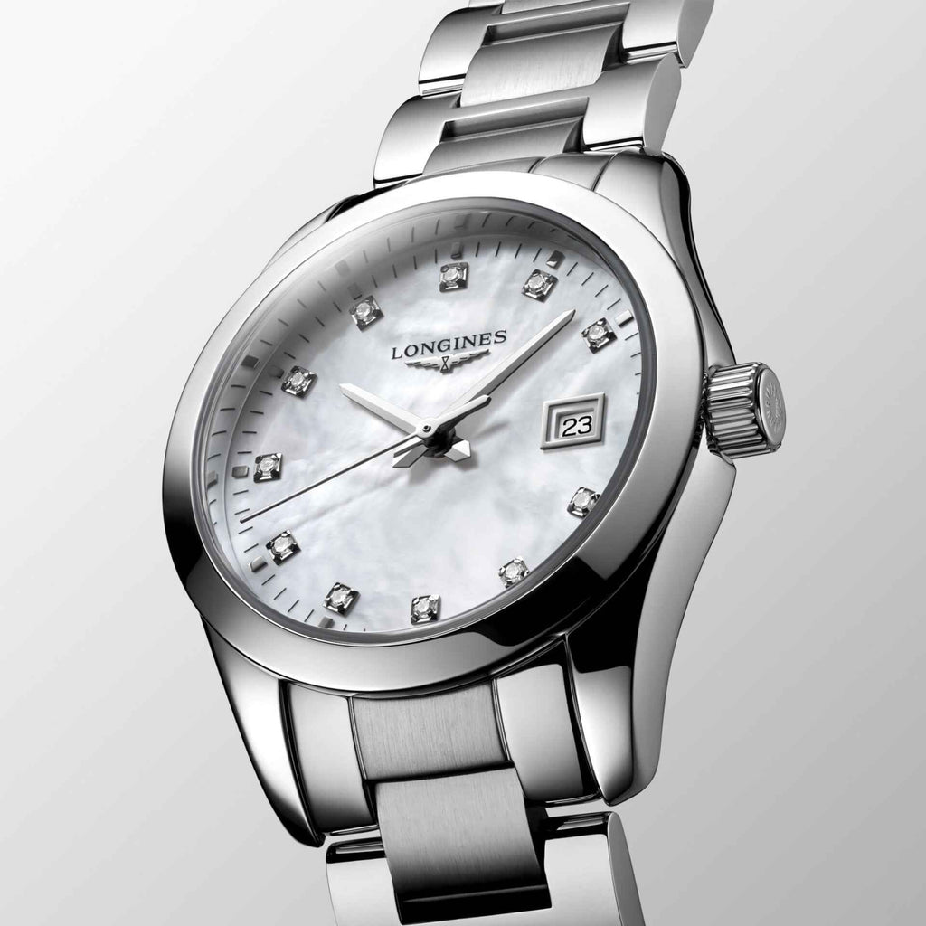 Orologio Longines Conquest Classic, quadrante madreperla con diamanti e datario 23 in acciaio