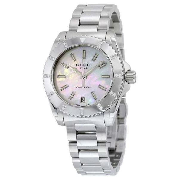 Gucci Dive Donna 32mm Acciaio Quadrante Madreperla Quarzo Swiss ETA Vetro Zaffiro Lunetta Diver 22 Diamanti 0,13ct Bracciale Acciaio Data 200m Swiss Made Ref. YA136405