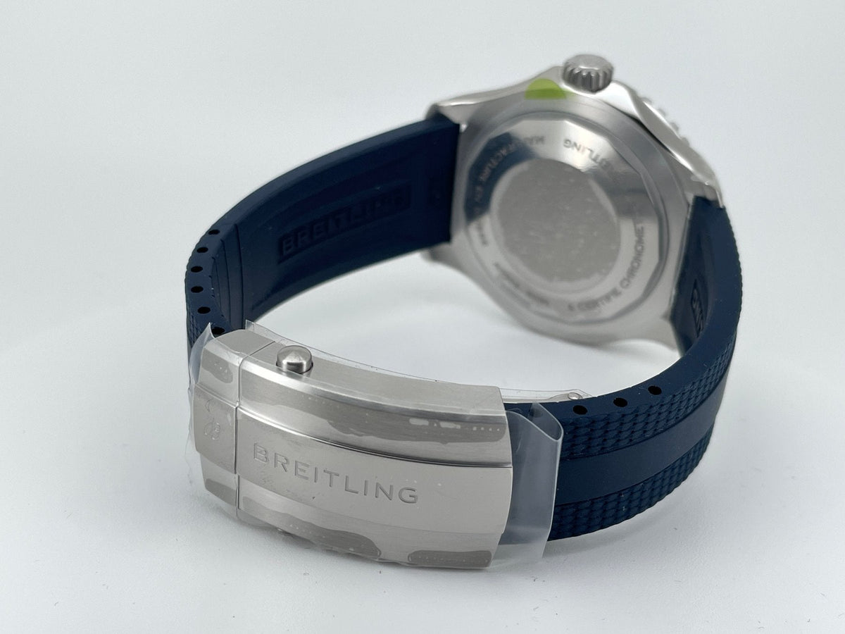 Orologio Breitling subacqueo sul retro con fondello e cinturino blu in caucciù