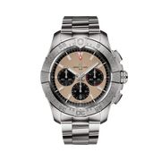Orologio Breitling Avenger con quadrante sabbia e cronografi neri, cassa e bracciale in acciaio