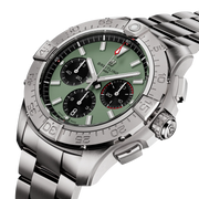 Orologio Breitling cronografo con quadrante verde, cassa e bracciale in acciaio, vista inclinata