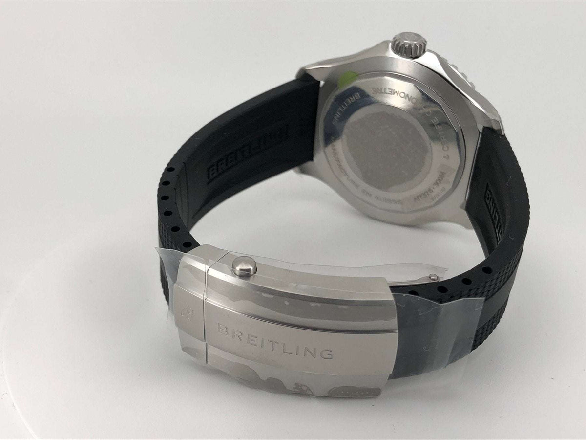 Orologio Breitling con fibbia in acciaio e cinturino in caucciù nero, lato fondello