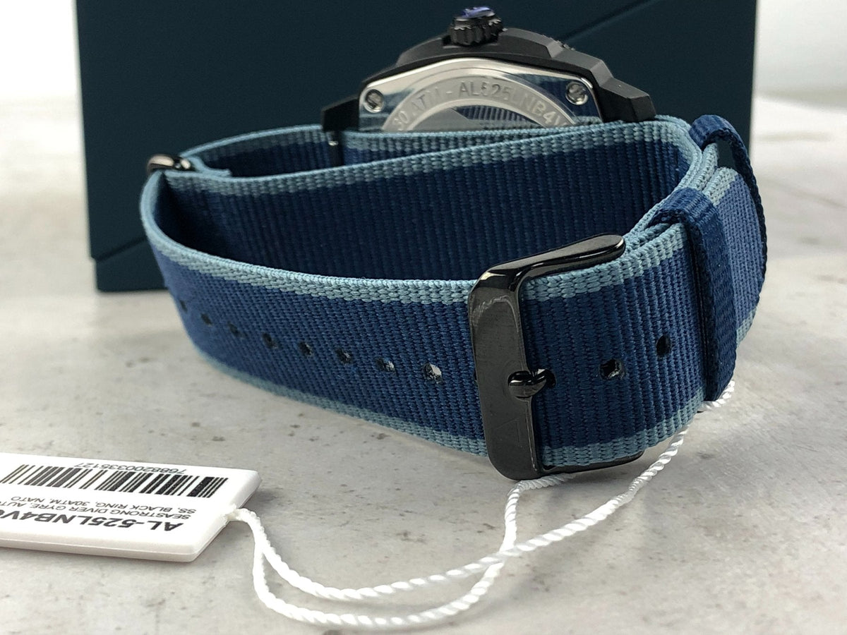 Cinturino NATO blu con fibbia nera di orologio Alpina subacqueo