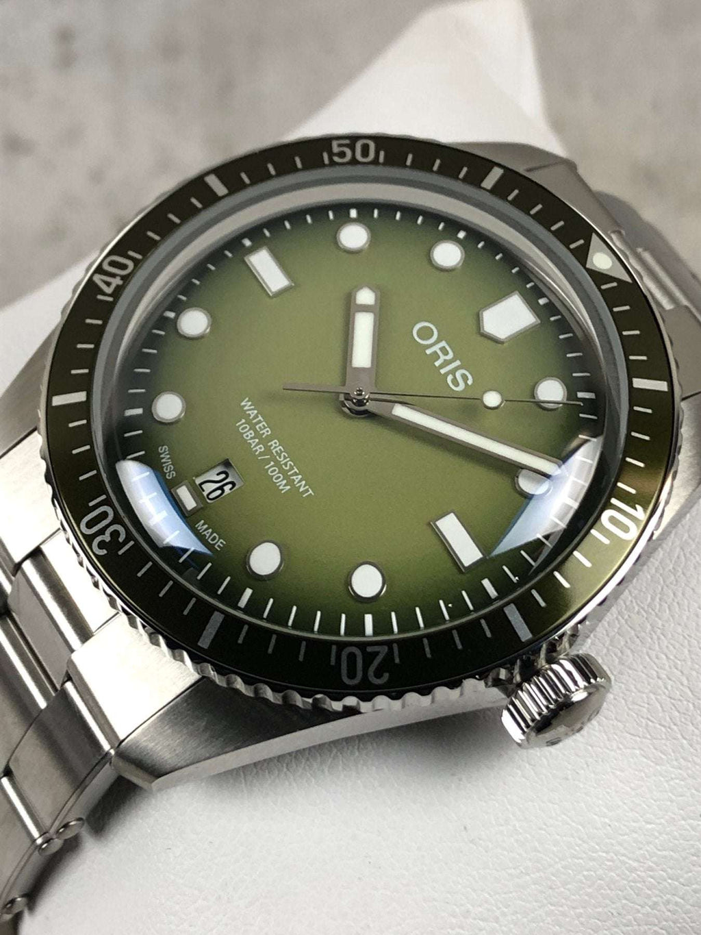 Oris Divers Sixty-Five Date Uomo 40mm Acciaio Quadrante Verde Sfumato Automatico Calibro 733-1 Vetro Zaffiro Lunetta Diver Super-LumiNova Bracciale Acciaio Data 100m Swiss Made Ref. 01 733 7707 4057-07 8 20 18 Oasi Watch