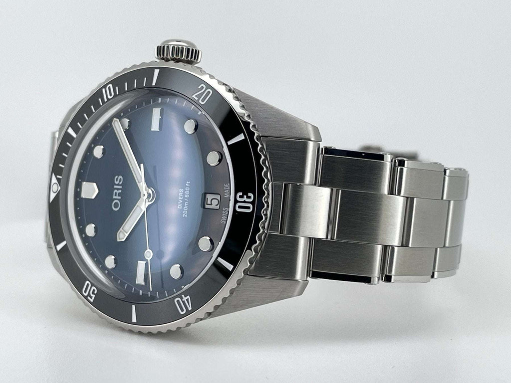 Oris Divers Date Uomo 39mm Acciaio Quadrante Blu Automatico Calibro 733-1 Lunetta Ceramica Vetro Zaffiro Bracciale Acciaio Cinturino Gomma Data Super-LumiNova 200m Swiss Made Ref. 01 733 7795 4055-Set Oasi Watch