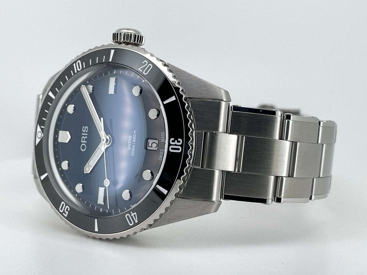 Oris Divers Date Uomo 39mm Acciaio Quadrante Blu Automatico Calibro 733-1 Lunetta Ceramica Vetro Zaffiro Bracciale Acciaio Cinturino Gomma Data Super-LumiNova 200m Swiss Made Ref. 01 733 7795 4055-Set Oasi Watch