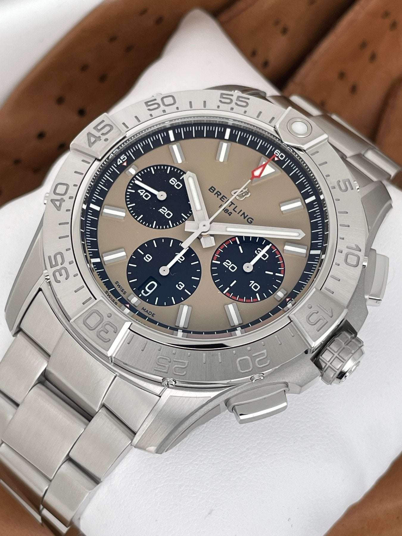 Breitling Avenger B01 Chronograph 44 Beige Dial Automatic Full Set Ref. AB0147101A1A1 Mint Breitling