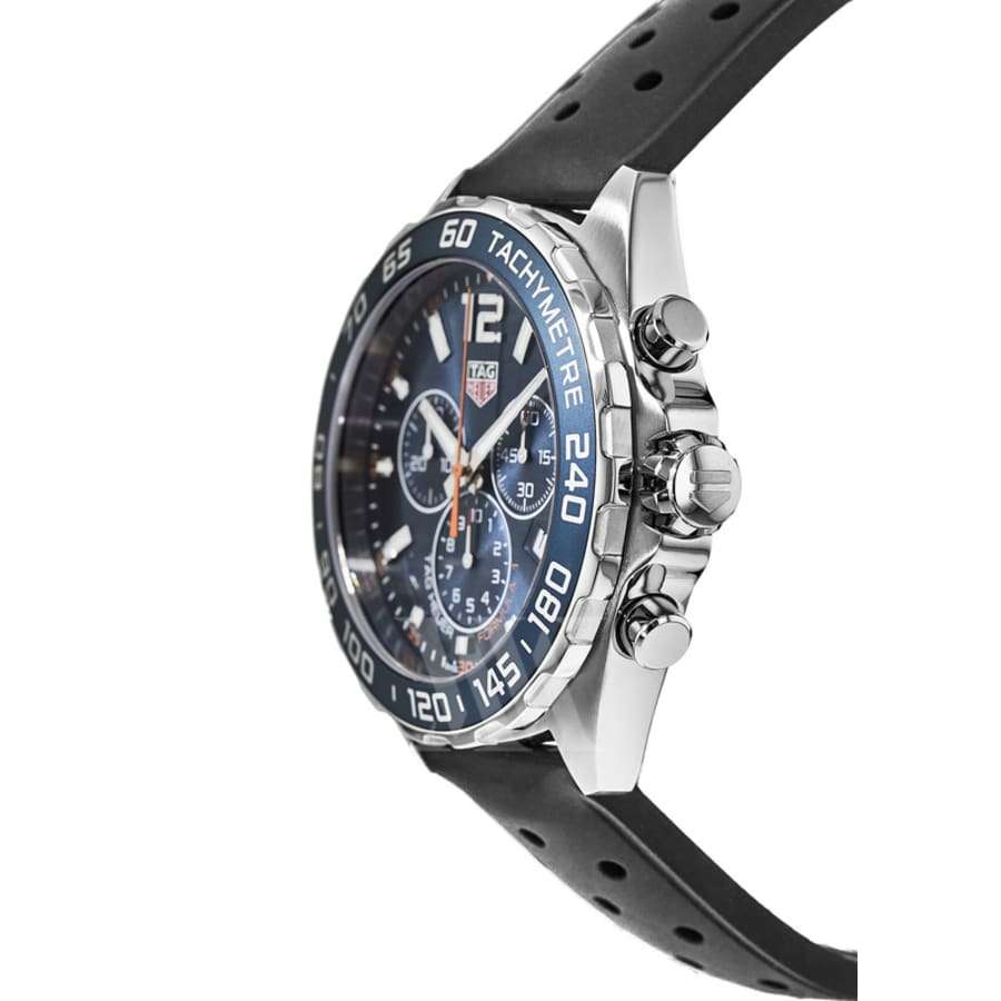 Orologio TAG Heuer con cassa in acciaio, pulsanti laterali e cinturino caucciù nero forato