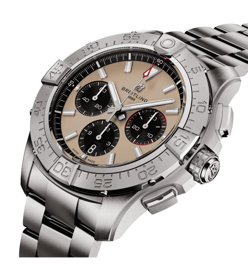 Orologio Breitling con quadrante beige, lunetta tachimetrica nera e bracciale acciaio