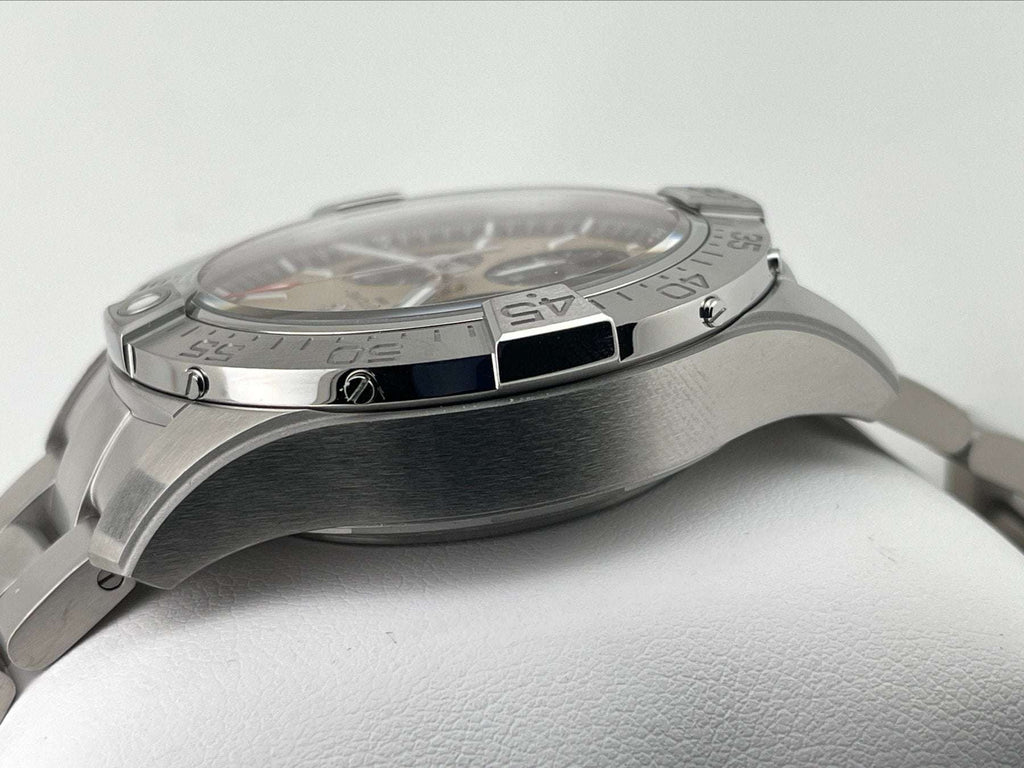 Breitling Avenger B01 Chronograph 44 Beige Dial Automatic Full Set Ref. AB0147101A1A1 Mint Breitling