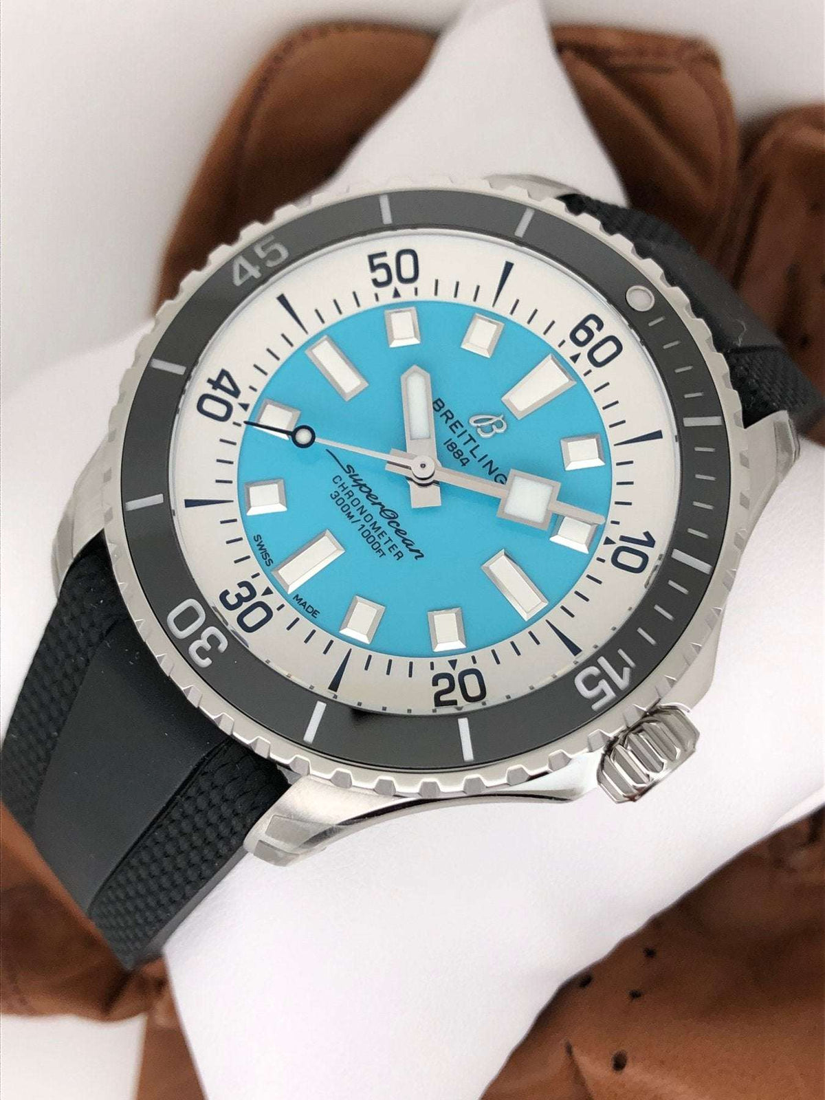 Orologio subacqueo con quadrante turchese e cinturino nero, cassa acciaio