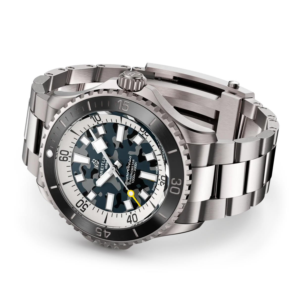 Orologio subacqueo in titanio con bracciale a maglie e quadrante nero mimetico