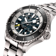 Orologio subacqueo: dettaglio quadrante nero mimetico con indici luminosi e lancette