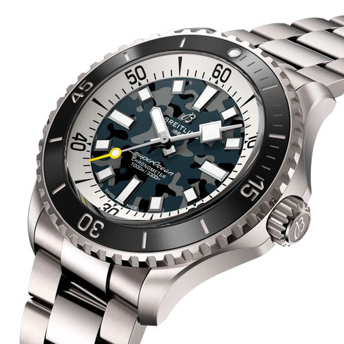 Orologio subacqueo: dettaglio quadrante nero mimetico con indici luminosi e lancette