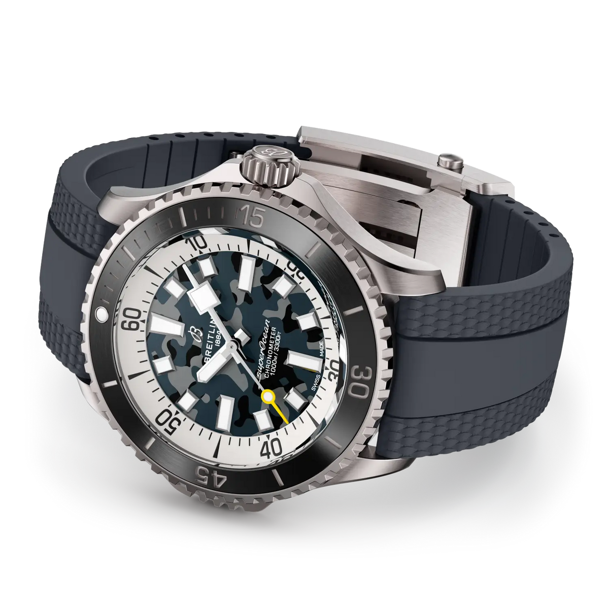Orologio subacqueo in titanio con cinturino in gomma blu e quadrante mimetico