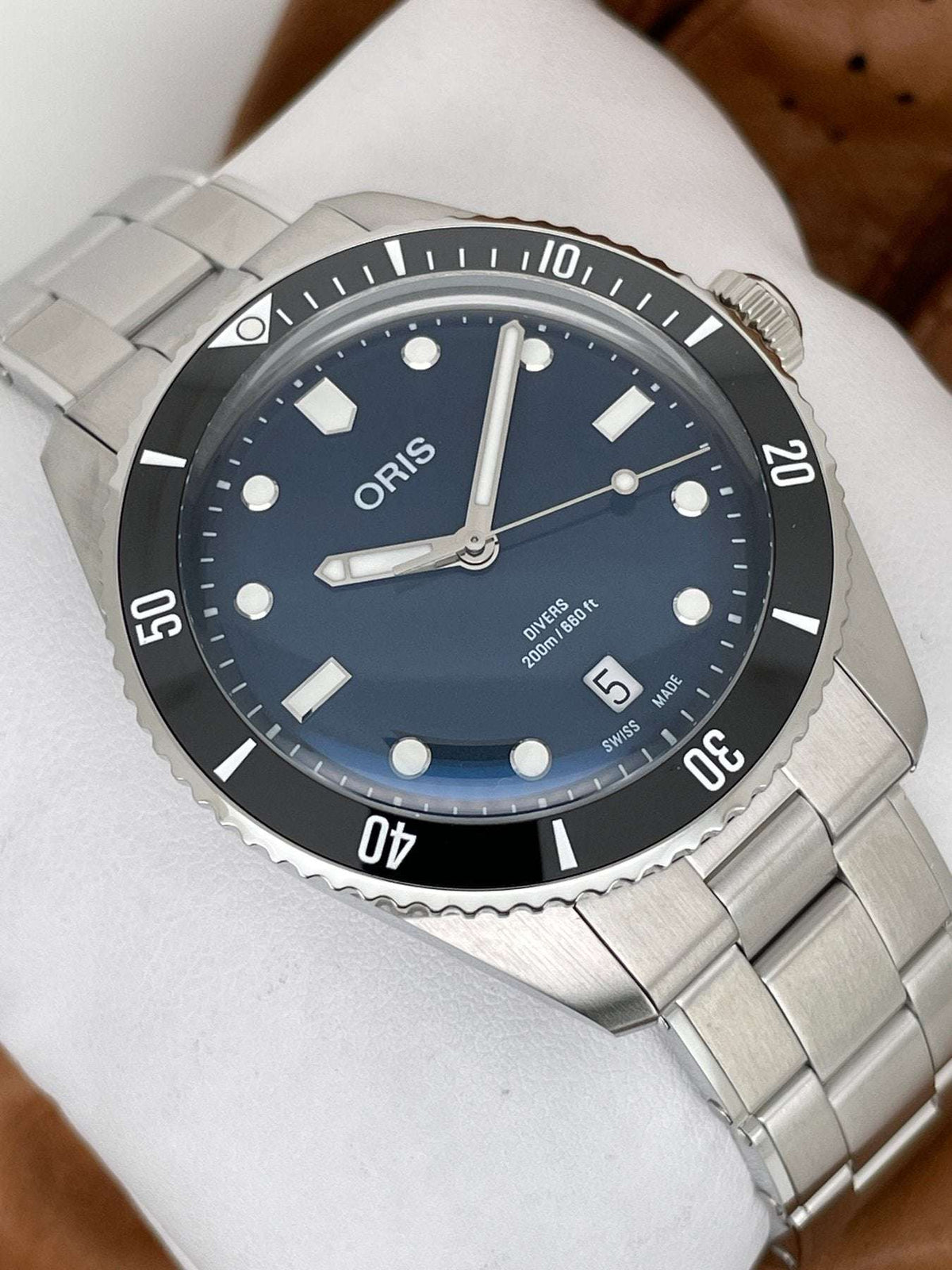 Oris Divers Date Uomo 39mm Acciaio Quadrante Blu Automatico Calibro 733-1 Lunetta Ceramica Vetro Zaffiro Bracciale Acciaio Cinturino Gomma Data Super-LumiNova 200m Swiss Made Ref. 01 733 7795 4055-Set Oasi Watch