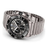 Cronografo Breitling in titanio con quadrante nero e bracciale a maglie Rouleaux