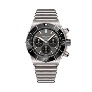 Cronografo in titanio Breitling con quadrante antracite e bracciale Rouleaux