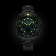 Orologio in titanio con quadrante nero e indici verdi luminosi, bracciale in maglie