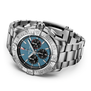 Orologio cronografo titanio con lunetta incisa e quadrante blu con contatori neri