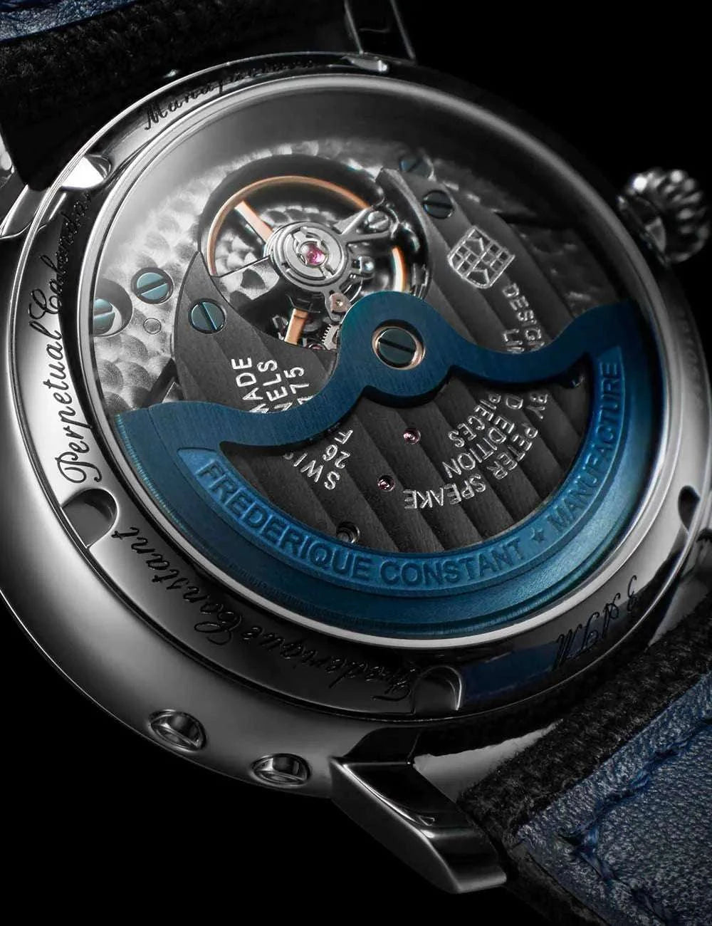 Orologio automatico fondello blu a vista con movimento openwork e cinturino nero
