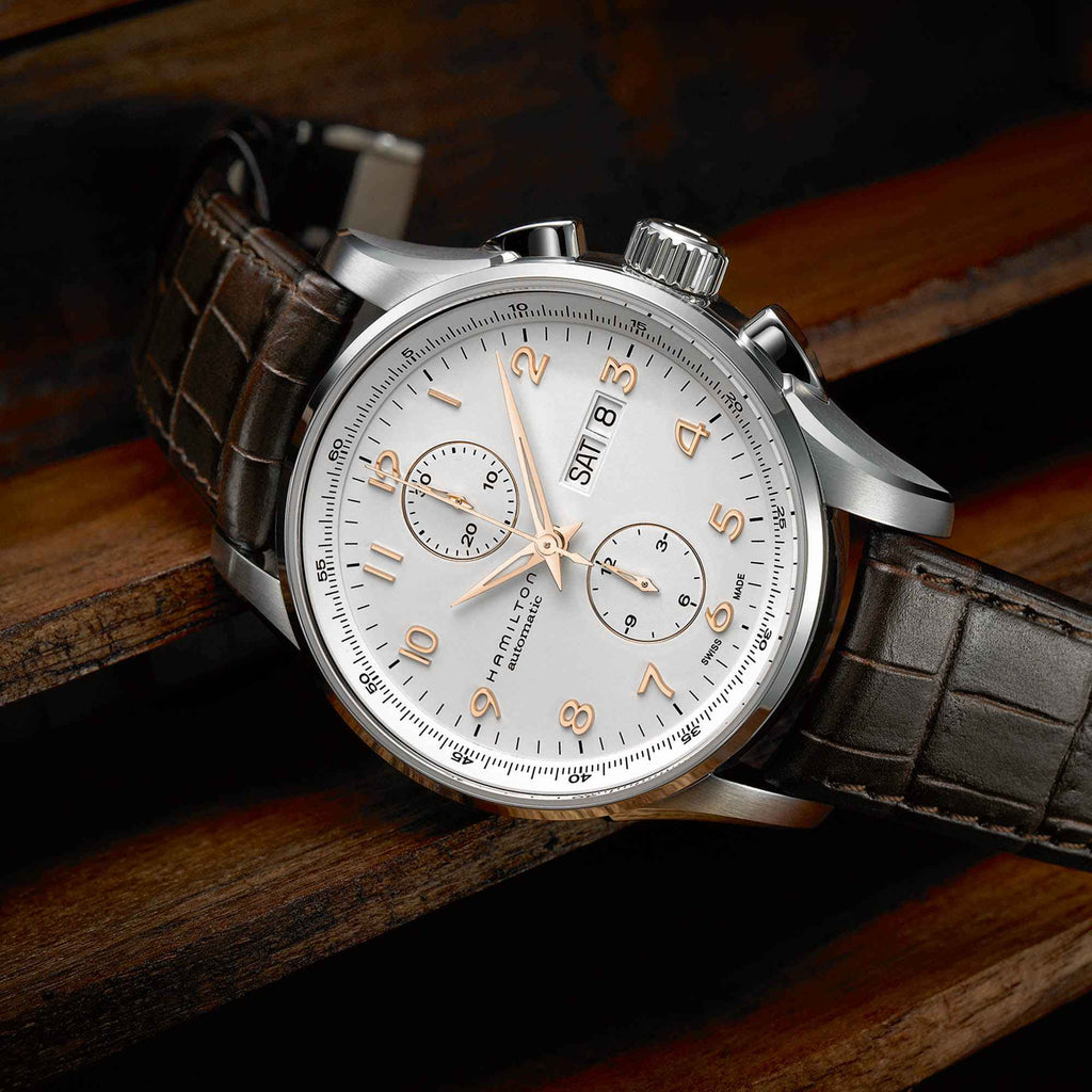 Orologio Hamilton Jazzmaster con quadrante bianco e cinturino pelle marrone, cronografo