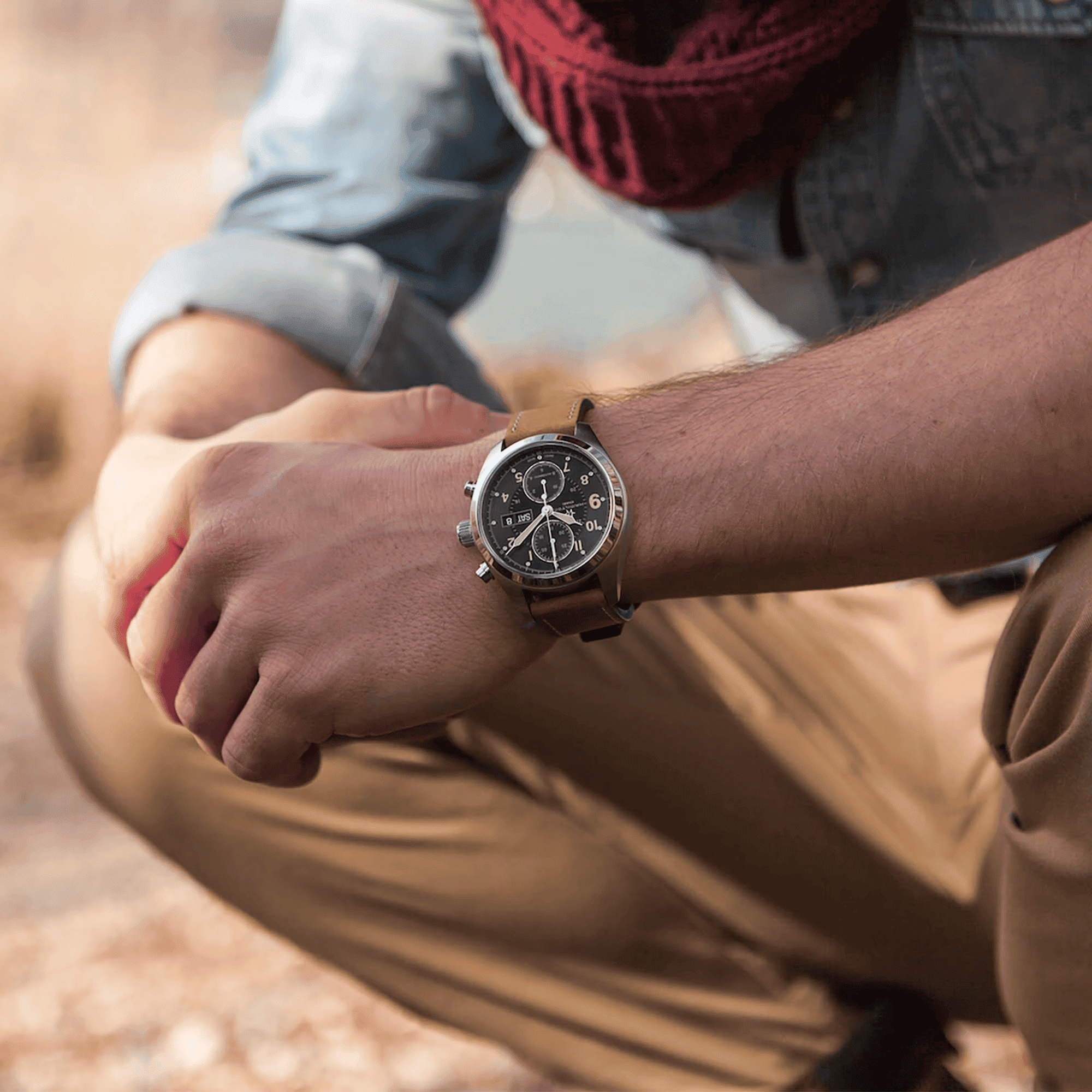 Orologio automatico con quadrante nero e cinturino in pelle kaki al polso