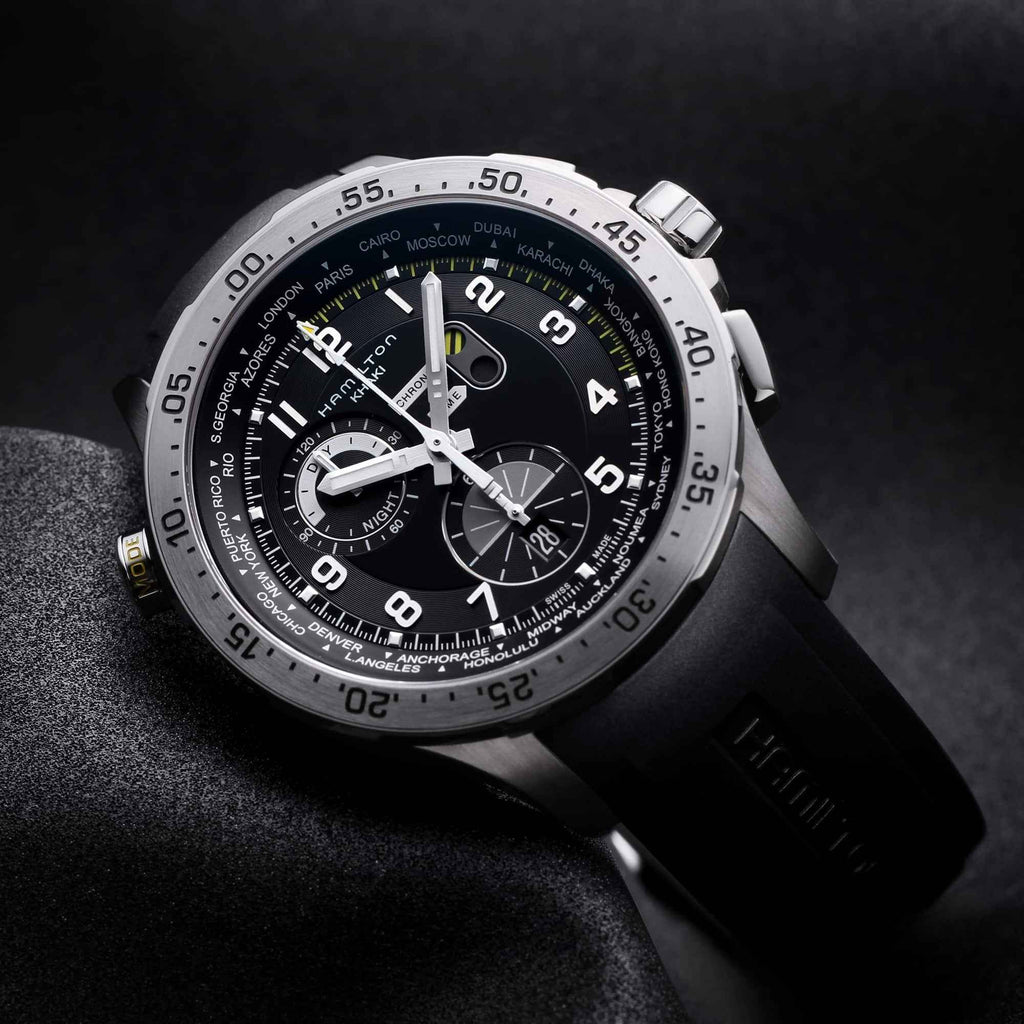 Orologio cronografo con quadrante nero e subquadranti, cassa acciaio, cinturino nero