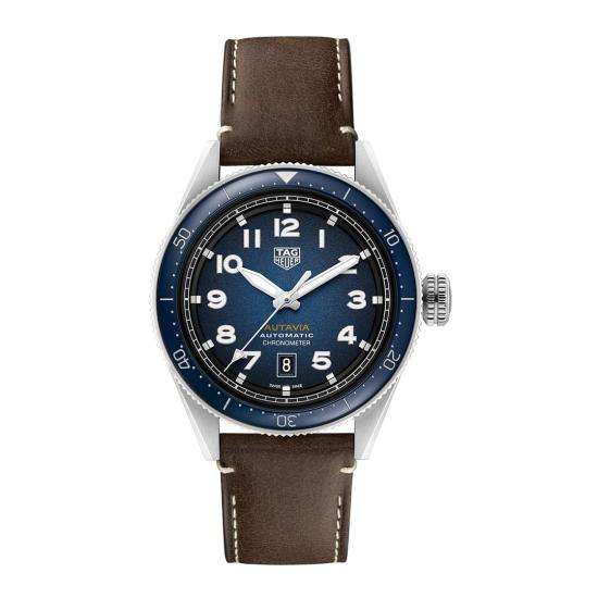 Orologio TAG Heuer Autavia con cinturino in pelle marrone e quadrante blu fumé