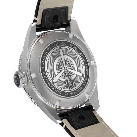Fondello dell’orologio TAG Heuer con incisione e cinturino in pelle marrone