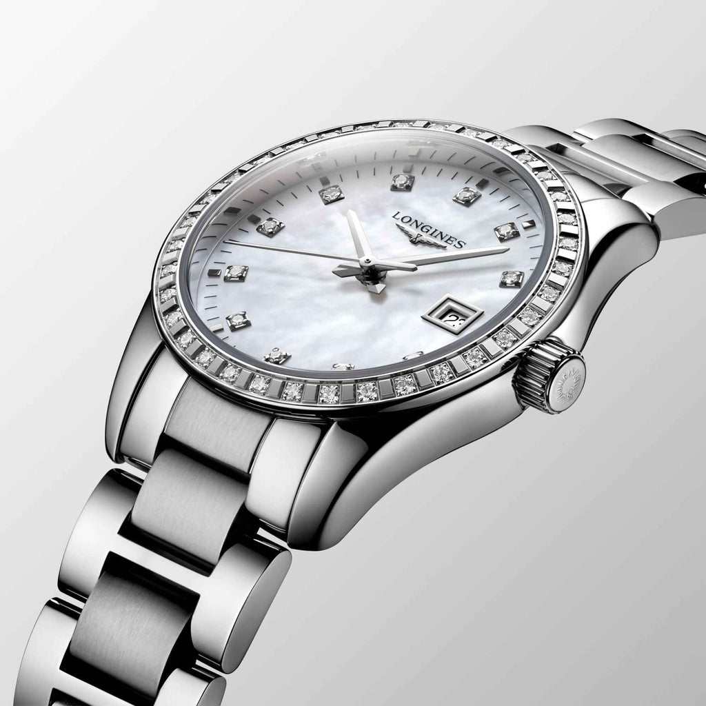 Orologio Longines Conquest Classic in acciaio, lunetta con diamanti e quadrante madreperla