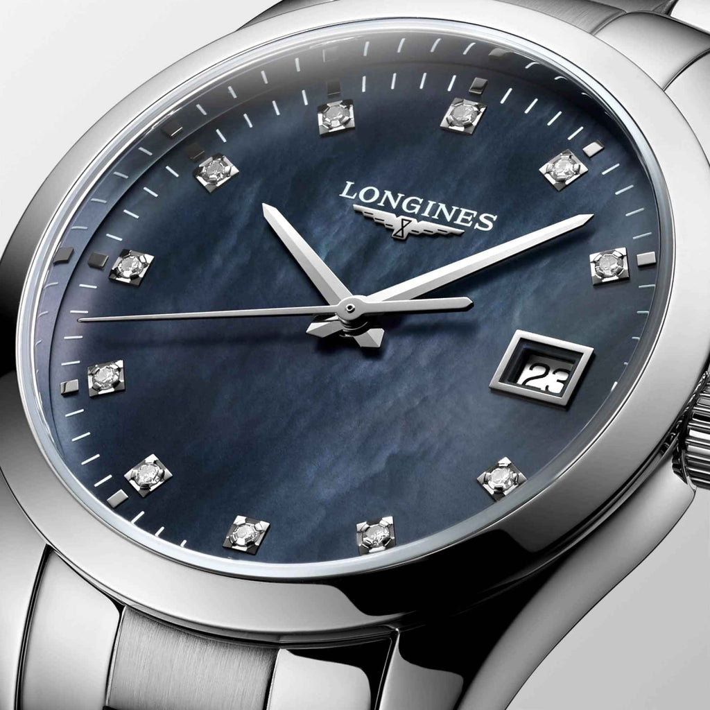 Orologio da polso con quadrante scuro blu, indici, lancette e datario