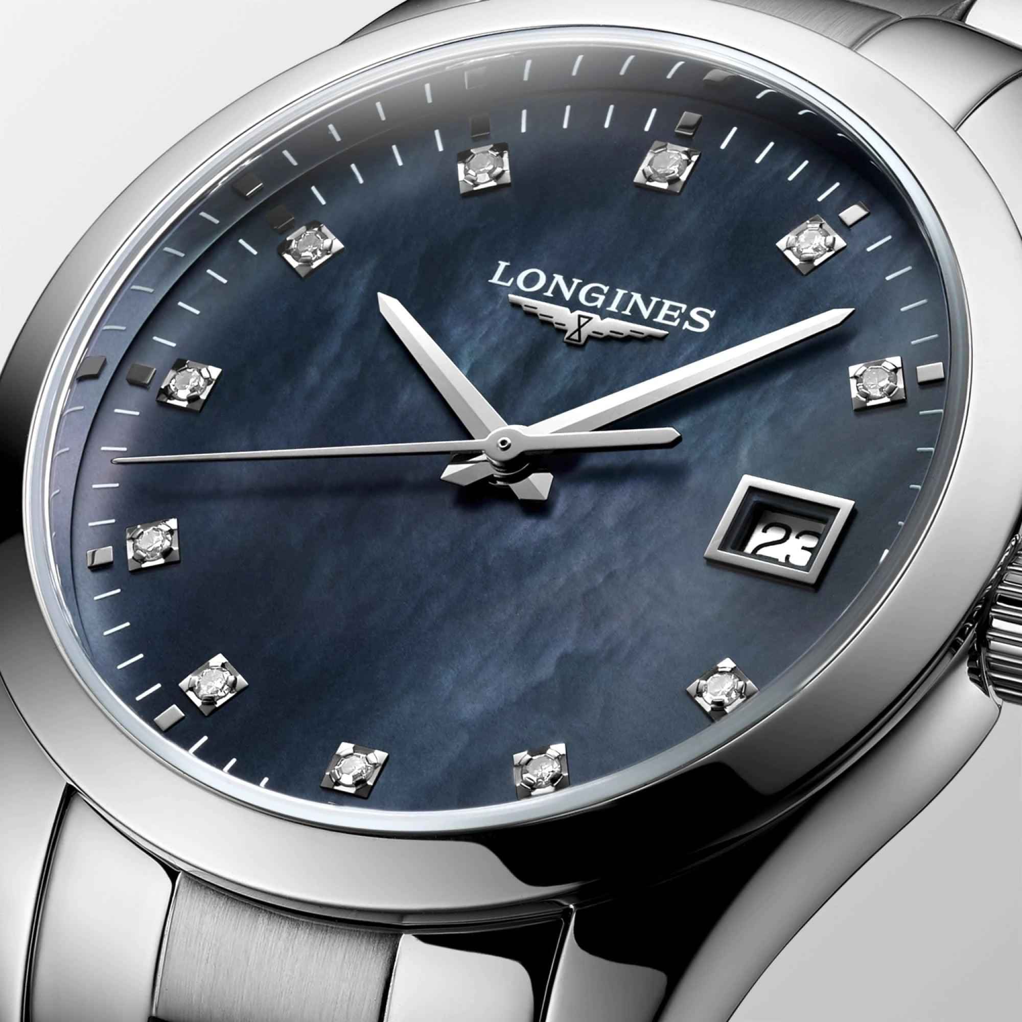 Orologio da polso con quadrante scuro blu, indici, lancette e datario