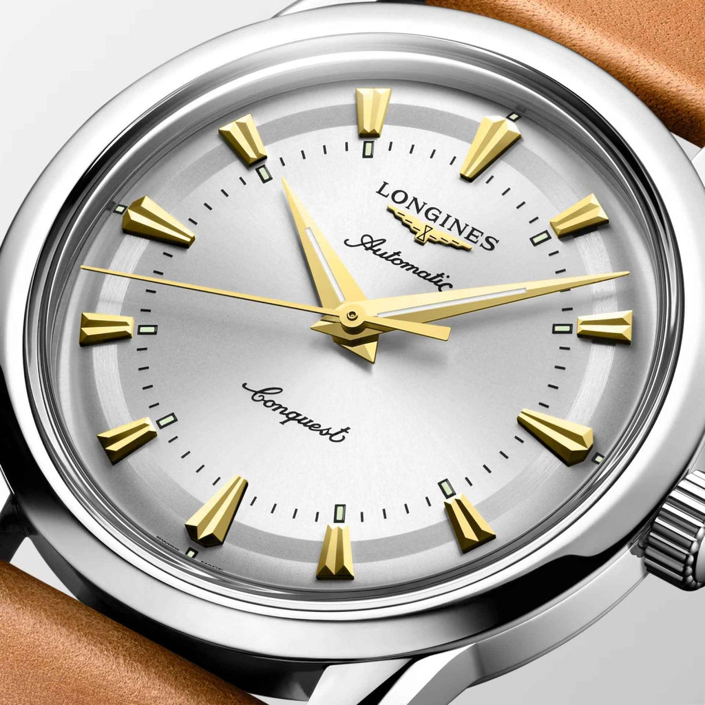 Orologio Conquest automatico: dettaglio quadrante bianco con indici e lancette oro