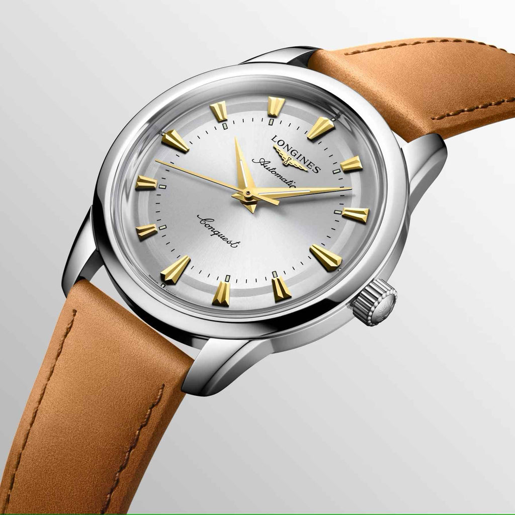 Orologio Longines Conquest con cinturino marrone: quadrante bianco, indici dorati, cassa in acciaio