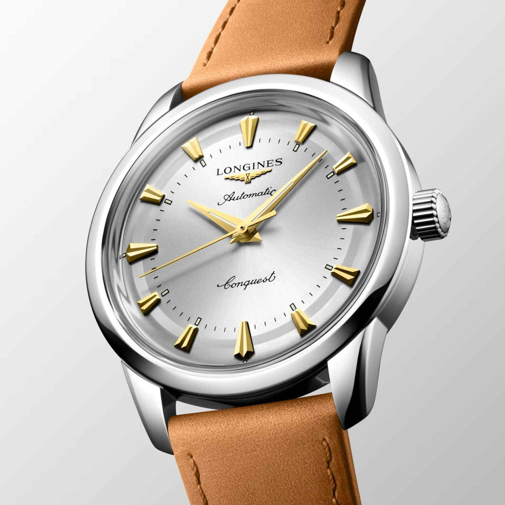 Orologio Longines Conquest: quadrante bianco, indici e lancette dorati, cinturino marrone