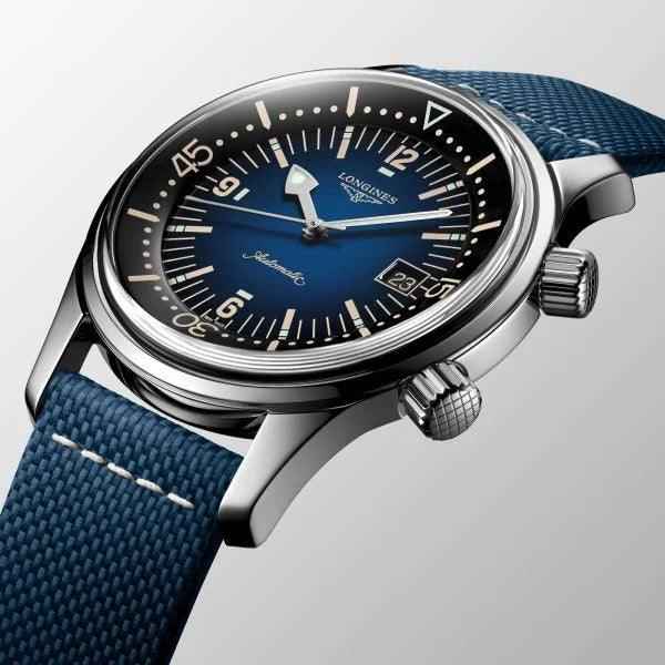 Orologio subacqueo con quadrante blu, ghiera nera, cinturino tessuto blu, cassa acciaio