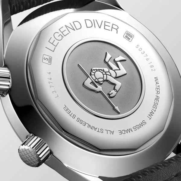 Fondello dell’orologio in acciaio con incisione subacquea e scritte