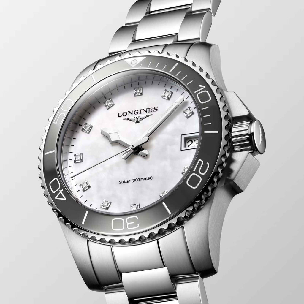 Orologio Longines Hydroconquest in acciaio, quadrante chiaro con logo e data alle 3