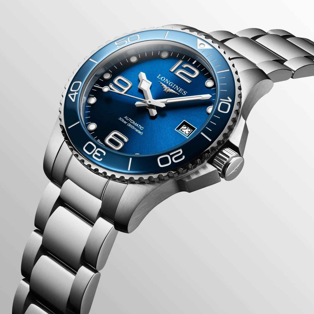Orologio subacqueo HydroConquest con quadrante blu e cinturino in acciaio
