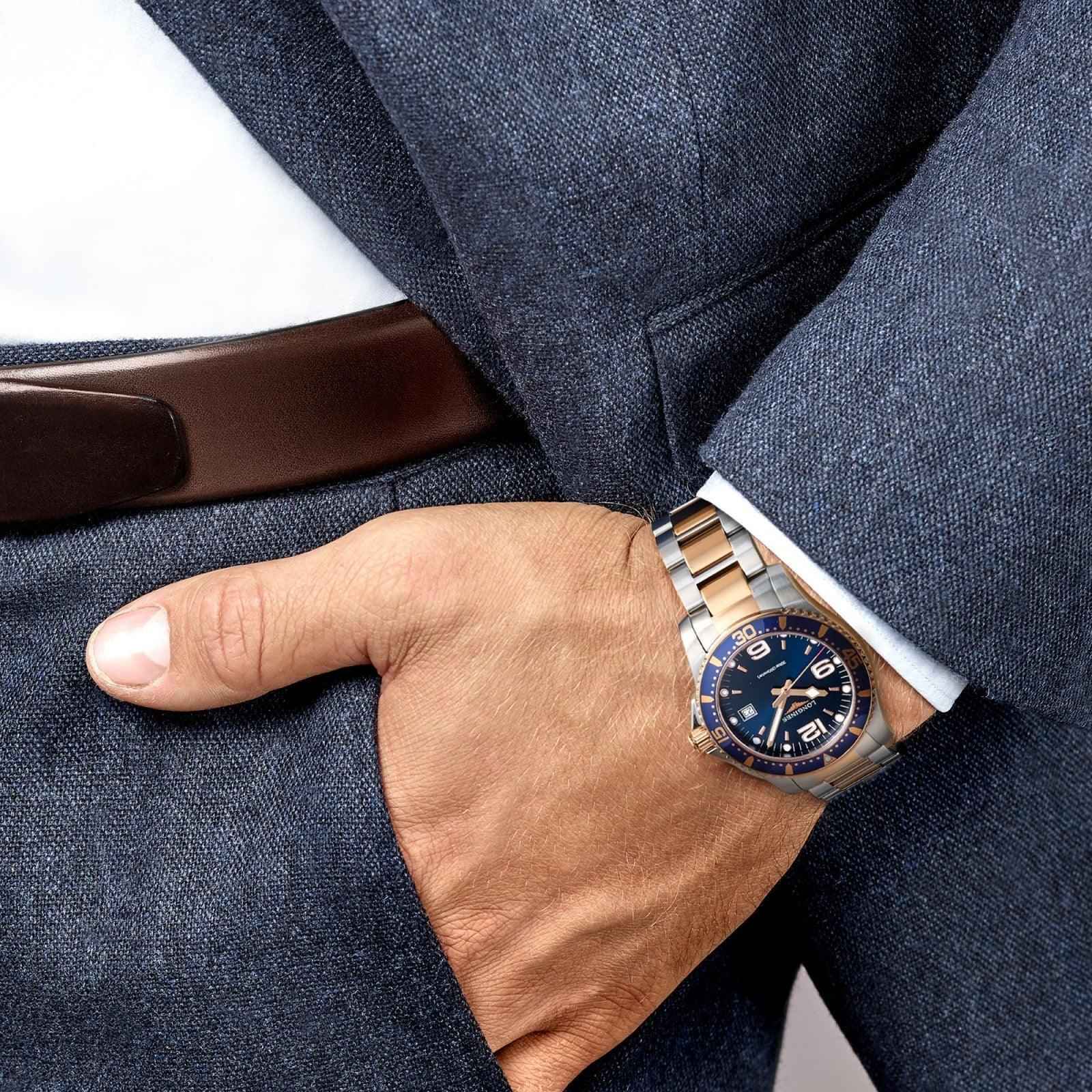 Orologio al polso con quadrante blu e bracciale in acciaio finitura PVD oro rosa