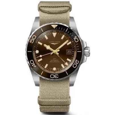 Orologio automatico con quadrante marrone, cassa in acciaio, lunetta nera e cinturino beige