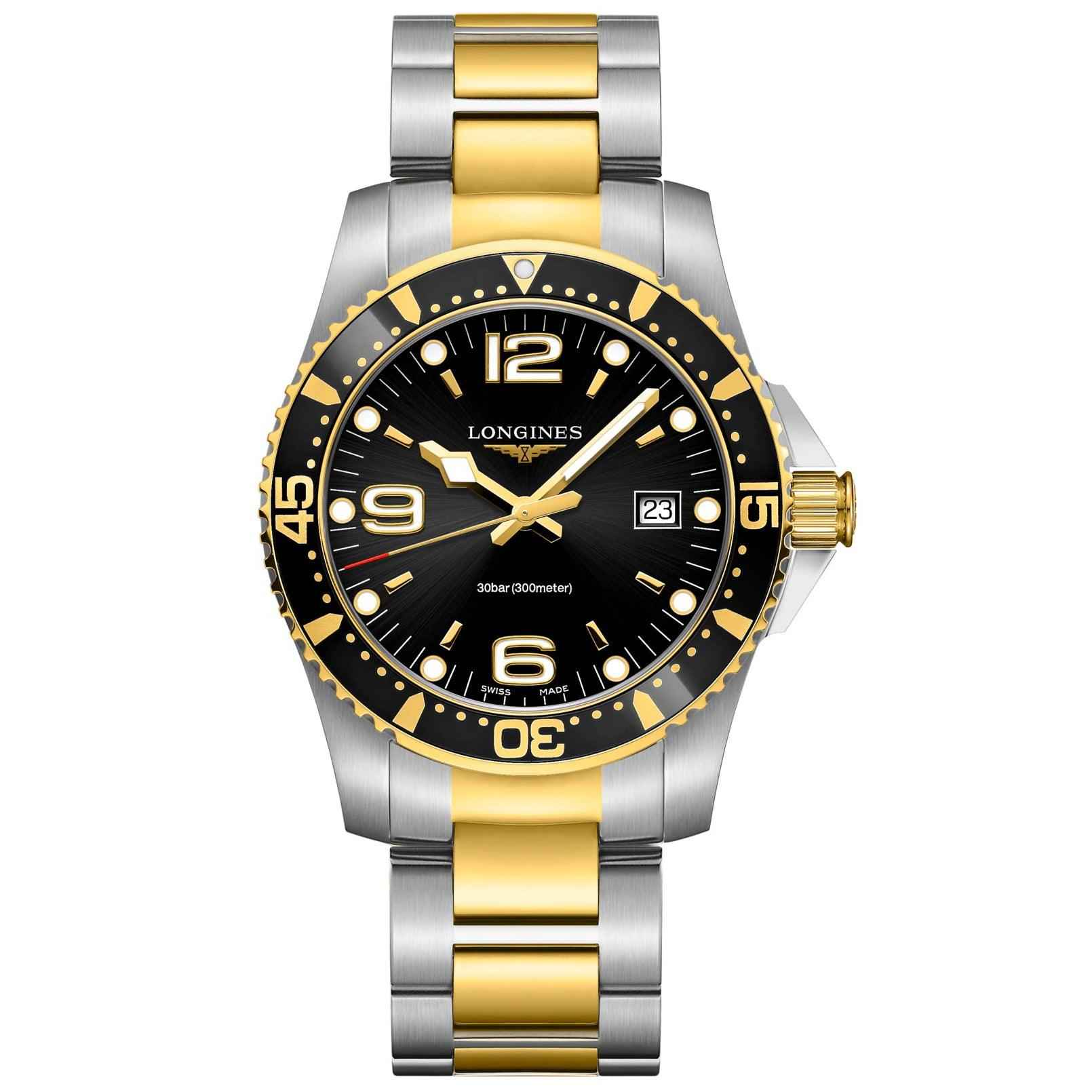Orologio subacqueo con quadrante nero, lunetta nera e bracciale bicolore oro/acciaio.