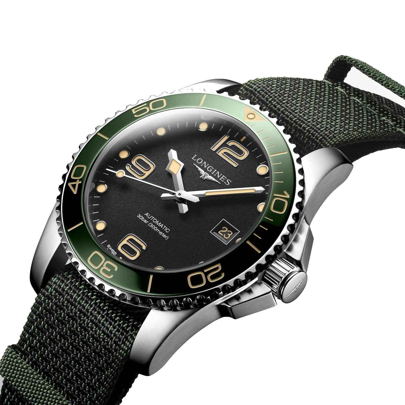 Orologio subacqueo HydroConquest nero con ghiera verde, cassa acciaio e cinturino in tessuto